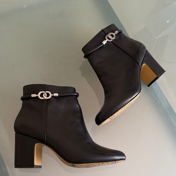 Bella Vita Shoes - Black Leather Boots Bella Vita Ankle Booties with Buckle Size 8.5